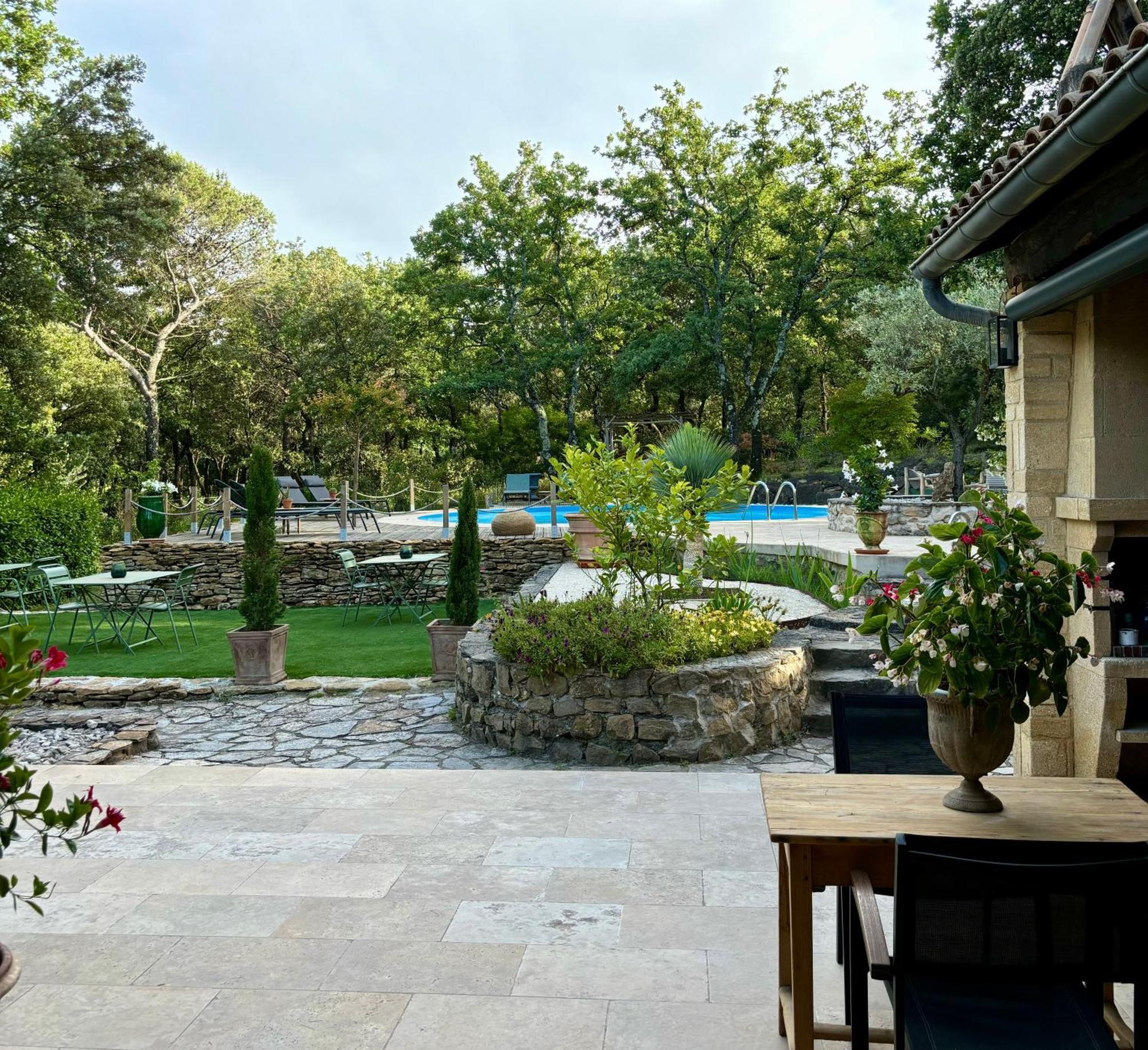 Maison Terre De Lune Mondragon Exterior photo